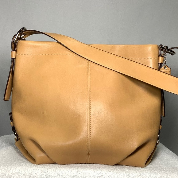 Coach Smooth Tan Duffle Shoulder Bag F15064 | Poshmark