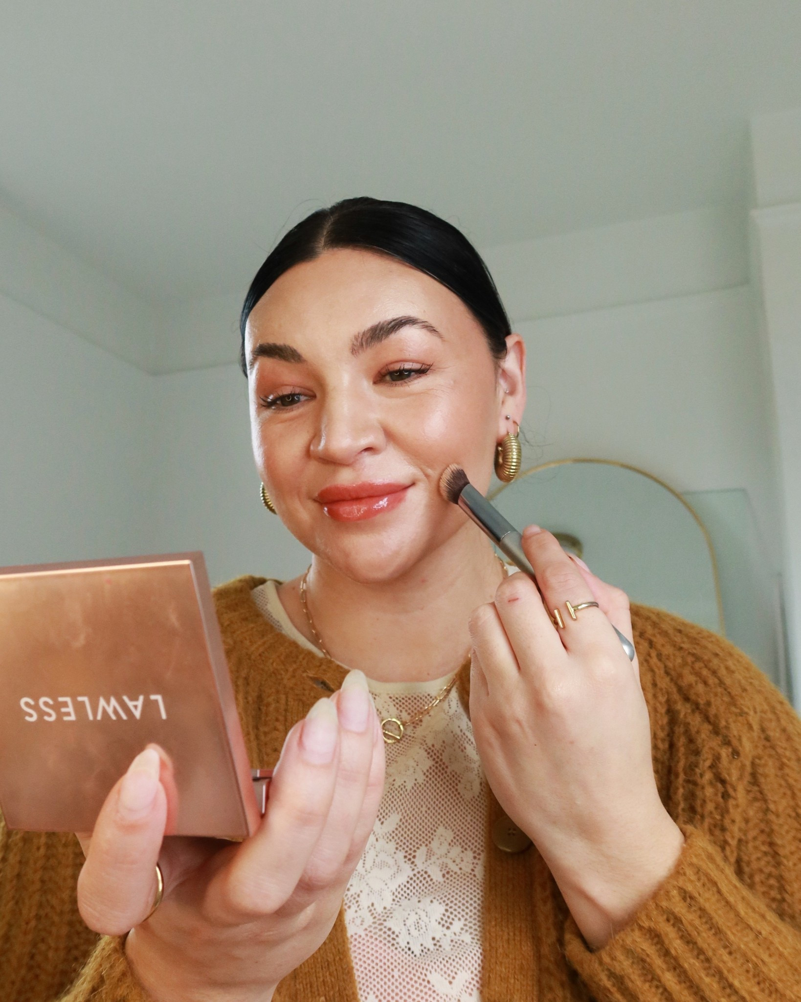 ⬇️⬇️⬇️Products used below or you can comment SHOP to have the links sent to you!

My everyday makeup is all about THE BASE and layering products that enhance the glow. If someone asks me my skincare routine instead of my makeup routine my mission is accomplished. After my base my blush is used for cheeks and eyeshadow

@supergoop glowscreen in sunrise
@charlottetilbury unreal skin sheer glow tint in 3 Fair
@westmanatelier complexion drops in Atelier I
@makeupbymario softsculpt stick in light 
@lauramercier liquid blush in southbound and French Riviera 
@lawless Beauty perfecting powder in TUTU
@houseofcolourusa HQ lipstick in bronze L506
@citybeautyofficial city lips gloss in clear 
@tartecosmetics tartlette XL mascara in black