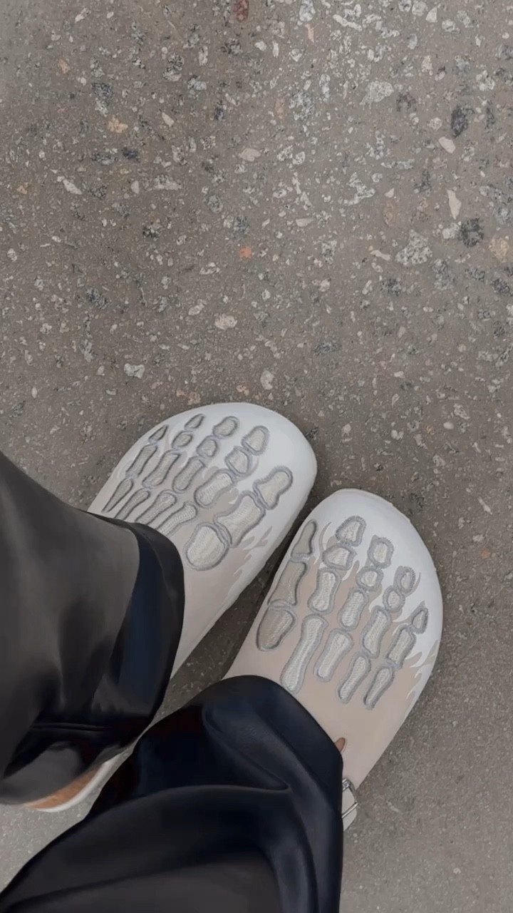 Birks with a twist 

#LTKshoecrush #LTKmidsize #LTKMostLoved