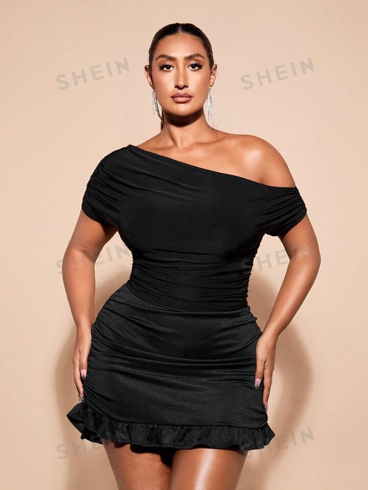SHEIN BAE Plus Size Women's Black Short Sleeve T-Shirt With Asymmetric Neck Design | SHEIN