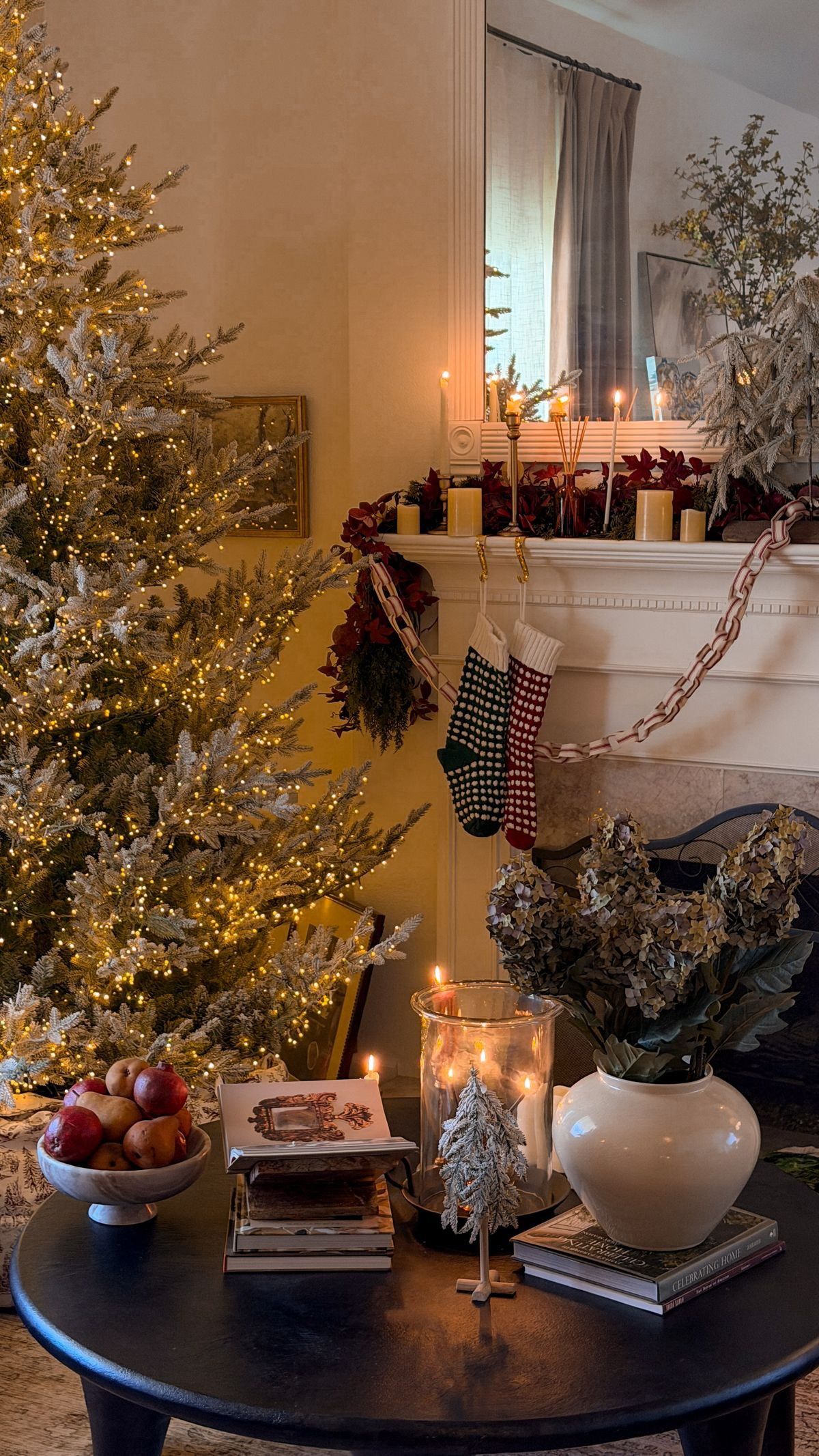 starting to feel kinda cozy in here 🎄🕯️🤎 

 #LTKHoliday #LTKSeasonal #LTKHome