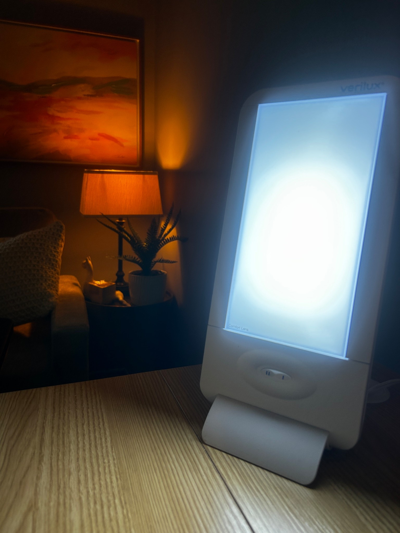 Ohio winters have been doing the most lately 😵‍💫
Dark mornings, gray afternoons, zero sunshine…
This light therapy lamp has been my daily reset ✨
If you’re feeling it too, you’re not alone.