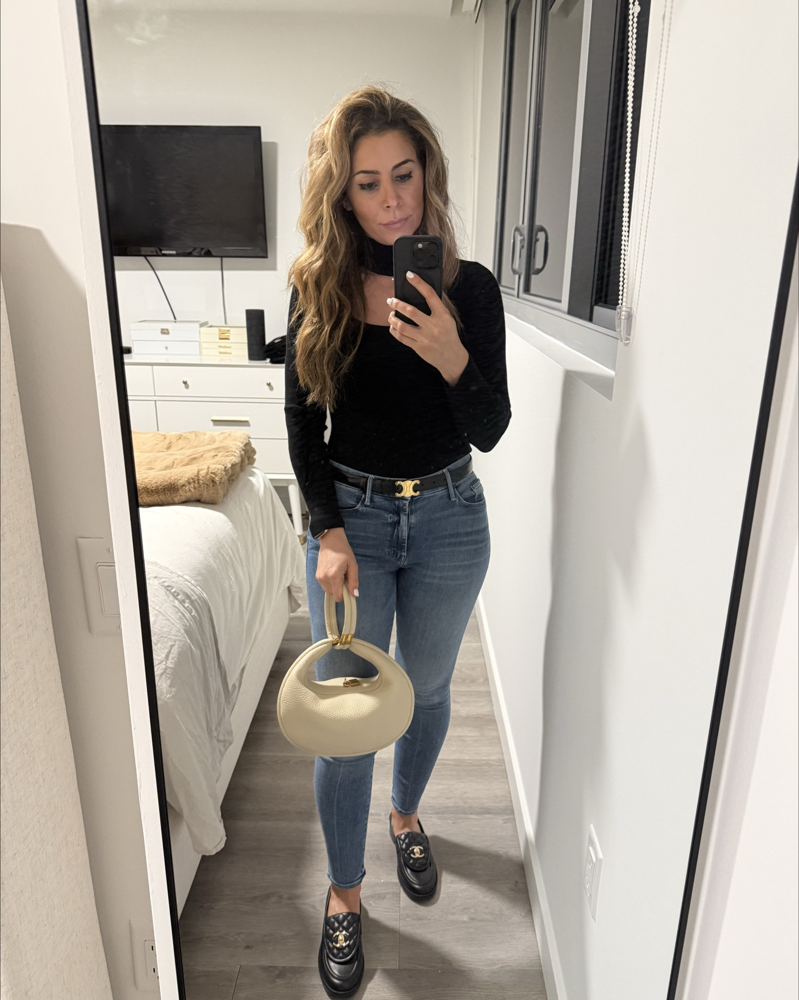 This purse can be worn many different ways. It’s so chic and comes in so many colors   

#LTKootd #LTKWorkwear #LTKgrwm