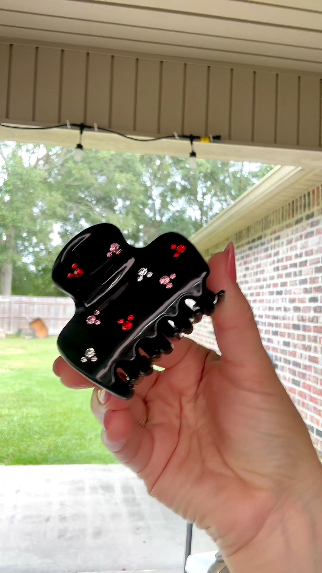 🖤 The cutest way to keep your hair up — this Kitsch Mickey Claw Clip is lightweight, durable & Disney-chic. A must-have for park days or everyday wear! ✨
#DisneyStyle #ClawClip #LTKFinds

#LTKStyleTip #LTKTravel #LTKFindsUnder100