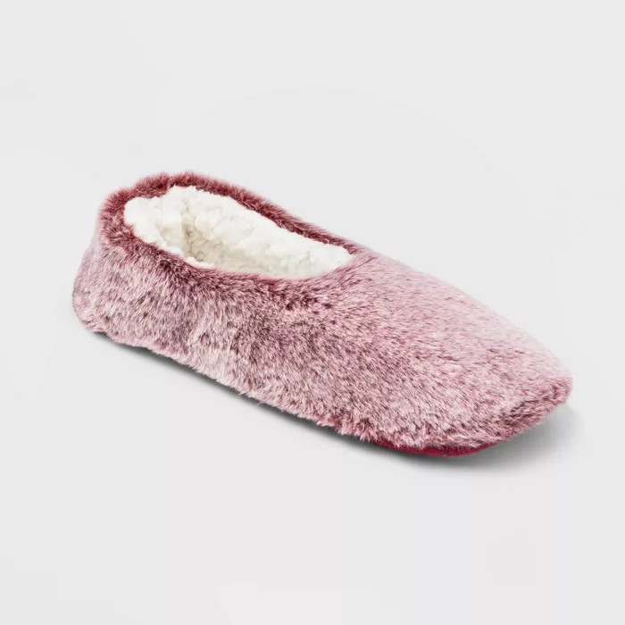 Women's Faux Fur Cozy Pull-On Slipper Socks - Burgundy M/L | Target