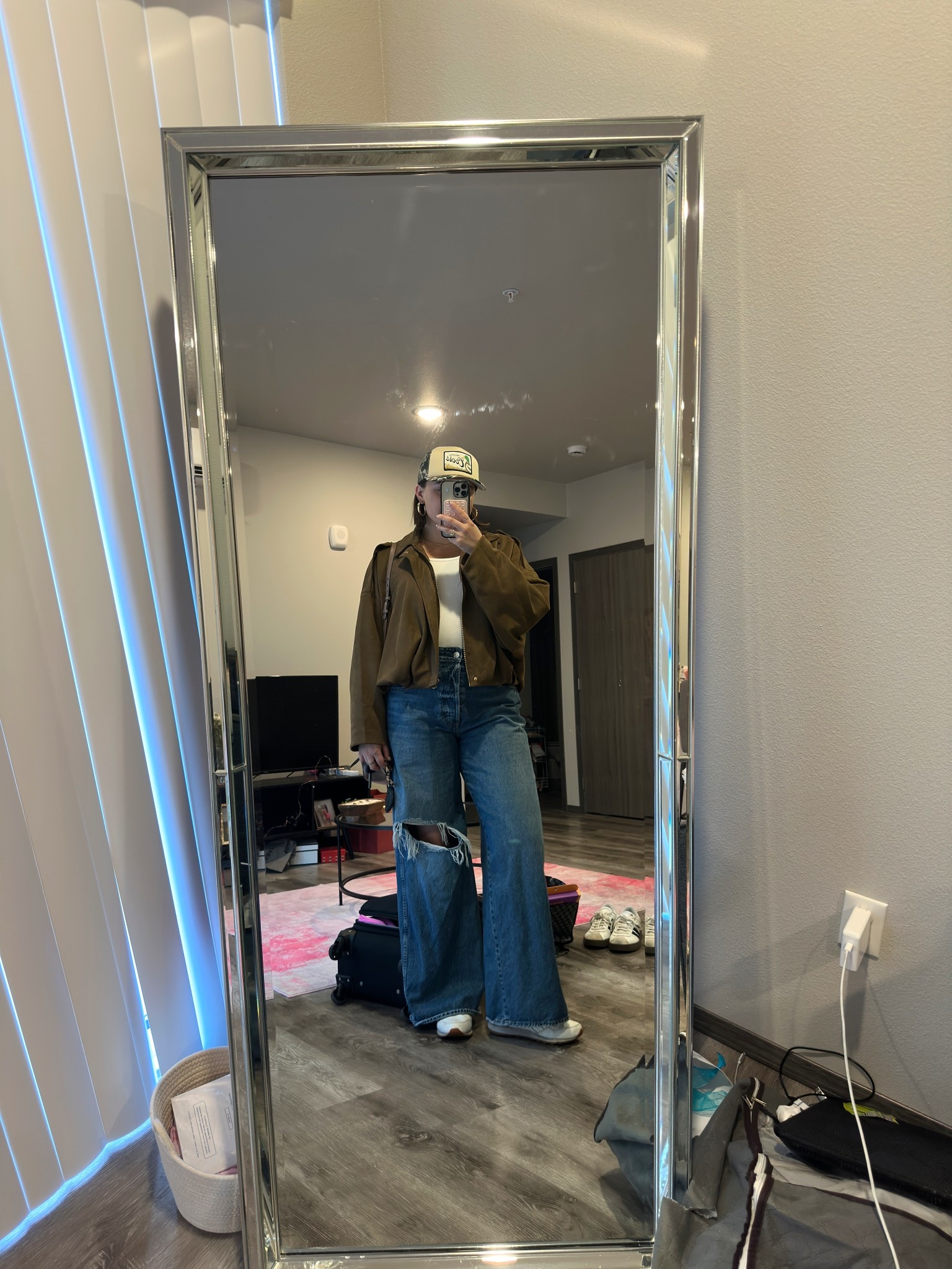 Cool girl brunch outfit for fall! Featuring my fave suede jacket 🤎

I’m wearing a L jacket, M tank, size 31 jeans and size 9 sneakers 

#LTKMidsize #LTKStyleTip #LTKFindsUnder100