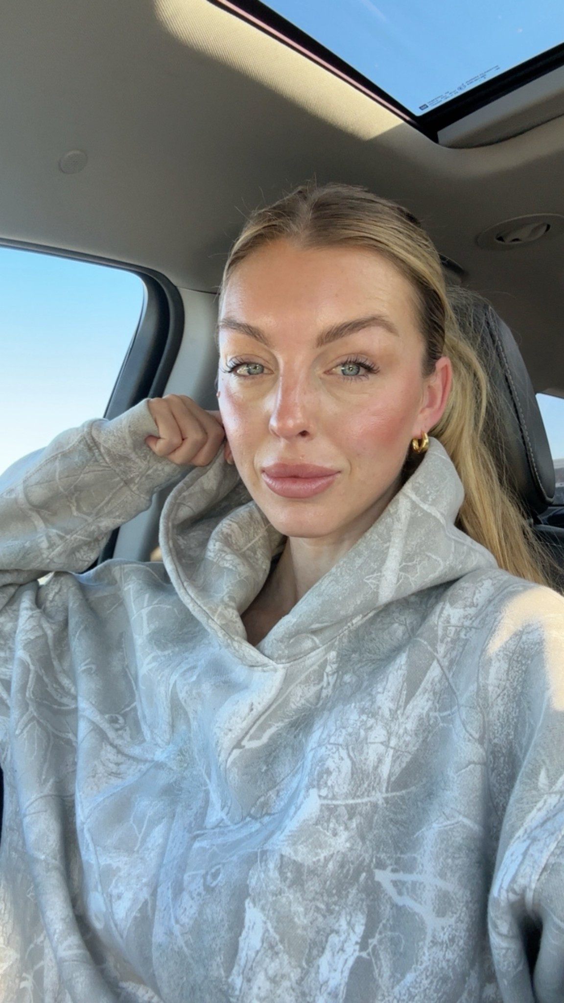 got my brows thicker and fav hoodie on 

#LTKGiftGuide #LTKFindsUnder100 #LTKBeauty