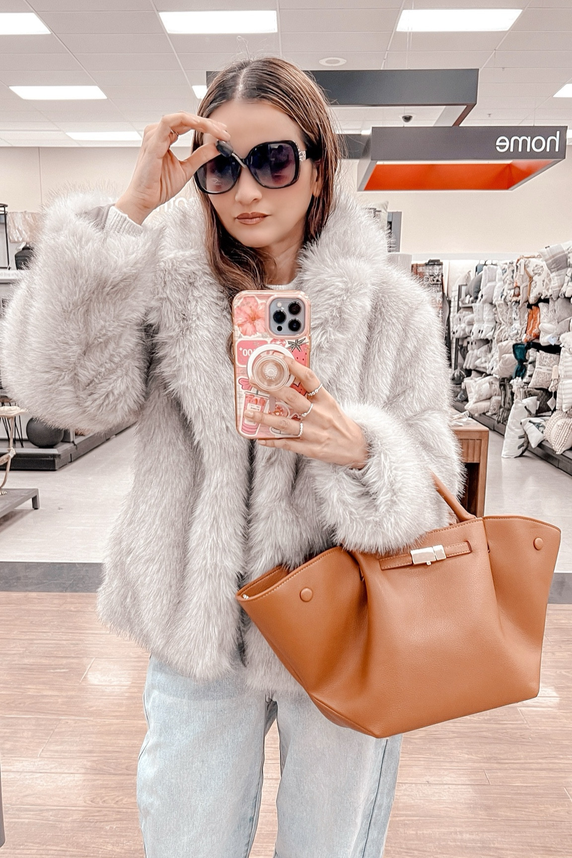 Fur coat and look for less bag 

#LTKwinter #LTKstyletip #LTKcanada