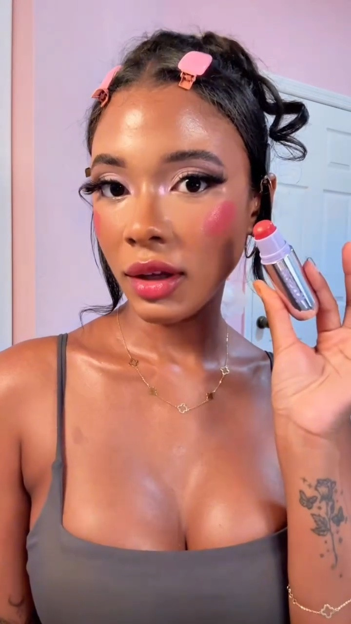 GRWM full beat edition 🎀🤏🏽 

@kosas @saiebeauty @anastasiabeverlyhills @personacosmetics @makeupforever @hudabeauty @juviasplace @benefitcosmetics @benefitclubpinkus @rarebeauty