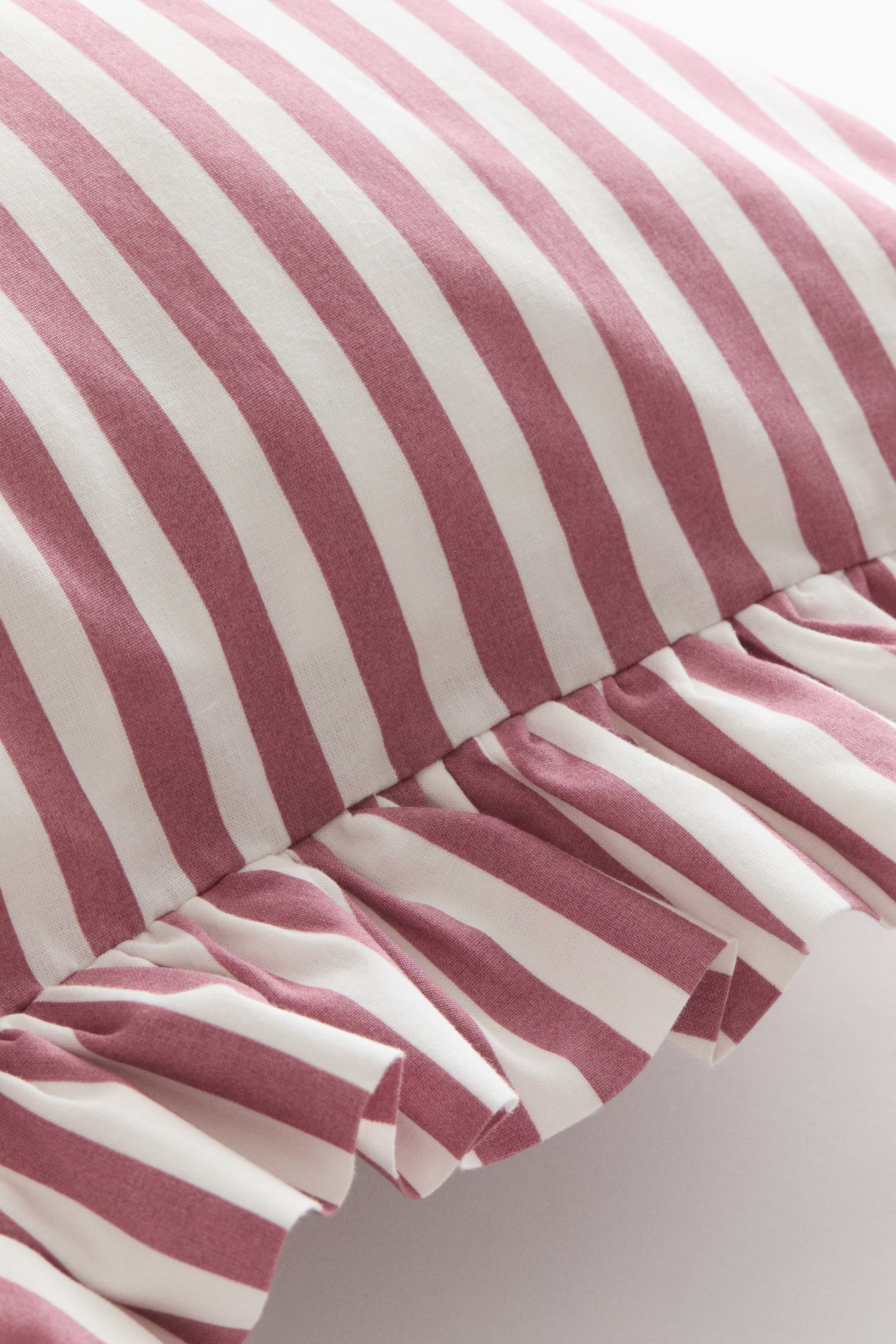 Ruffle-Trimmed Cotton Cushion Cover | H&M (US + CA)