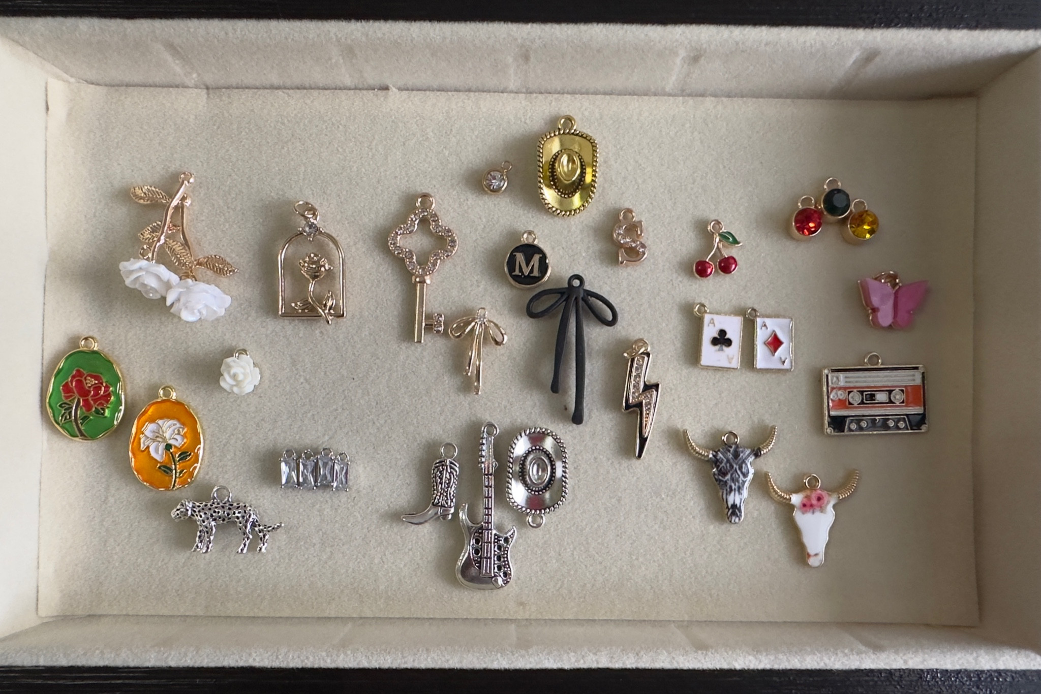 Charm Bar 🎀
New charms came in. One word...OBSESSED 😍


#LTKfindsunder50 #LTKsalealert #LTKstyletip