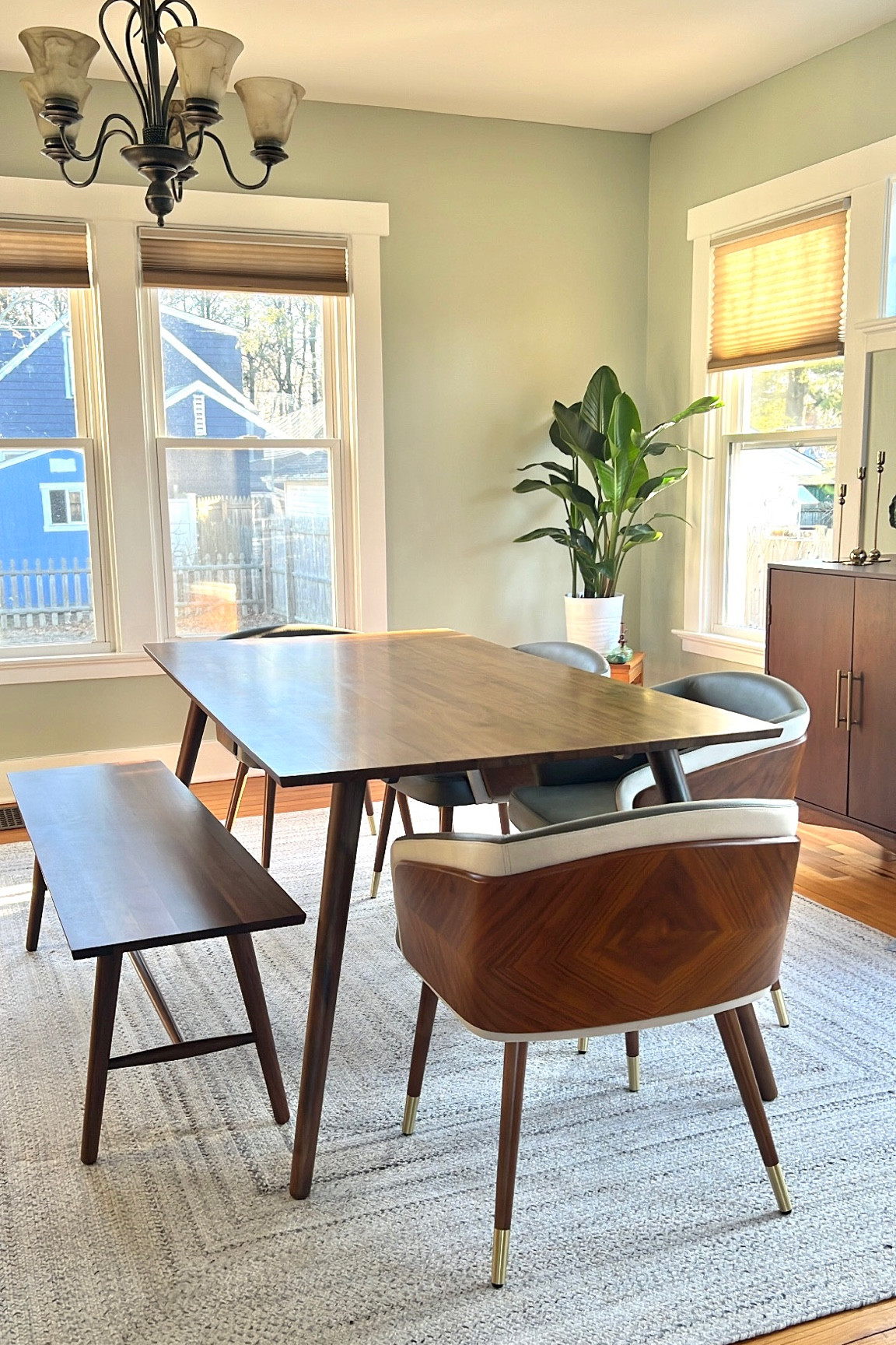 100% in love with these dining room chairs from Amazon!


#LTKhome #LTKstyletip