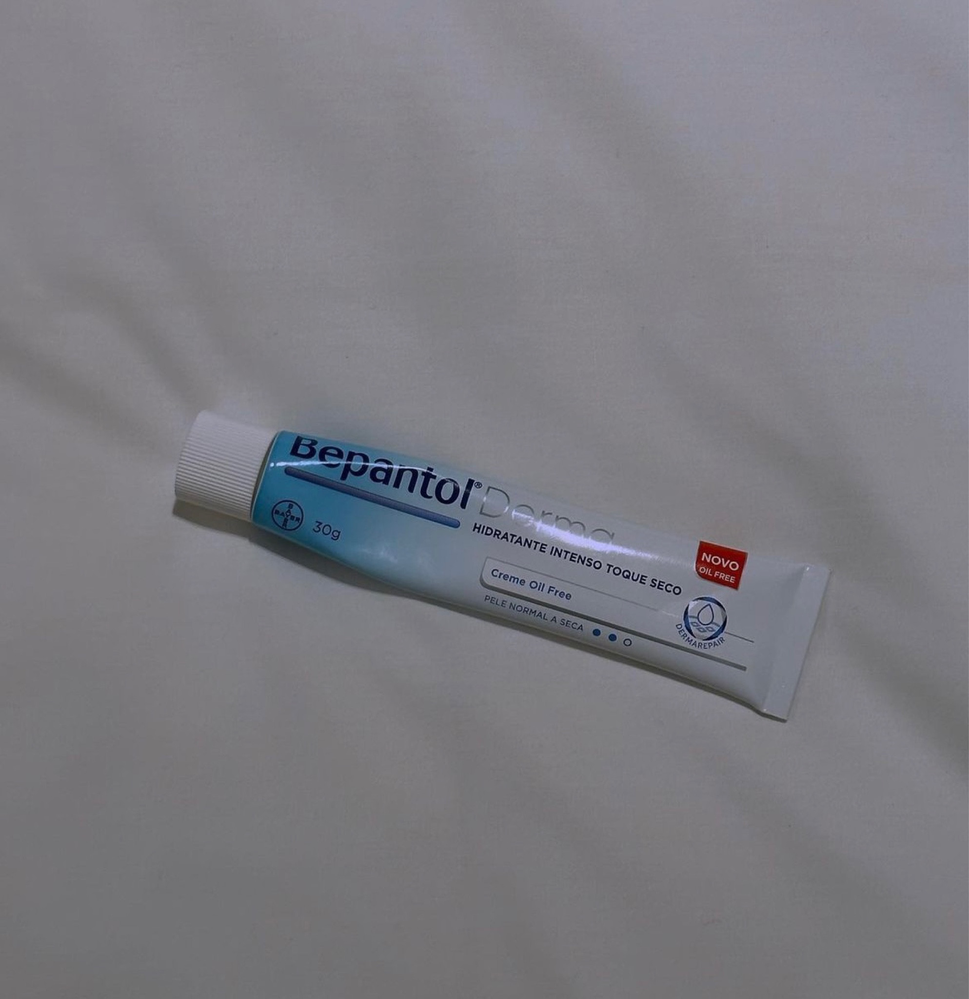 Dica de milhões que cabe no bolso. Bepantol Derma toque seco. A fórmula é perfeita, não tem textura de pomada, hidrata muito a pele e fica super sequinha.
Uso antes de dormir. Vale muito a pena. #bepantol 

#LTKbeauty #LTKbrasil