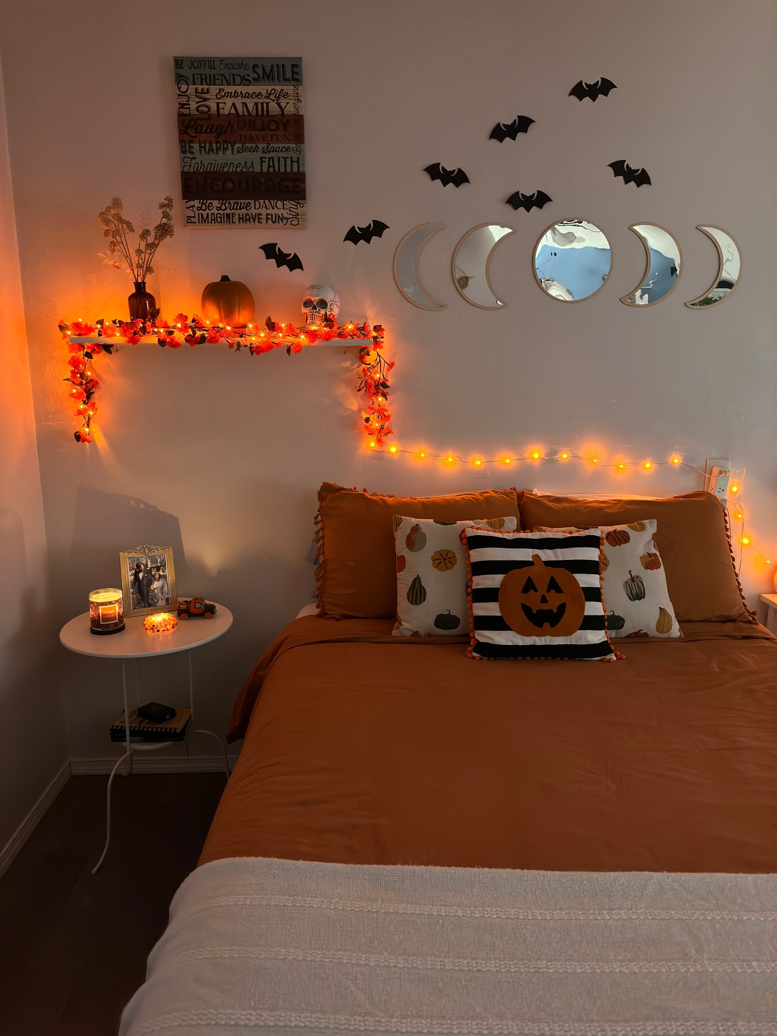 Fall decor is up! Those string lights look so cute 🍁🍂🎃 Lista la deco de Otoño, las luces se ven tan lindas 😍

#LTKhome #LTKHalloween #LTKSeasonal