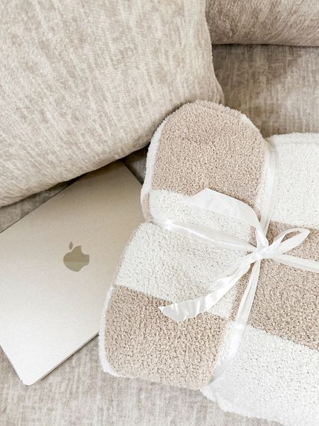 Amazon finds
Checkered blanket 
Clear MacBook case

#LTKFind #LTKhome #LTKSeasonal