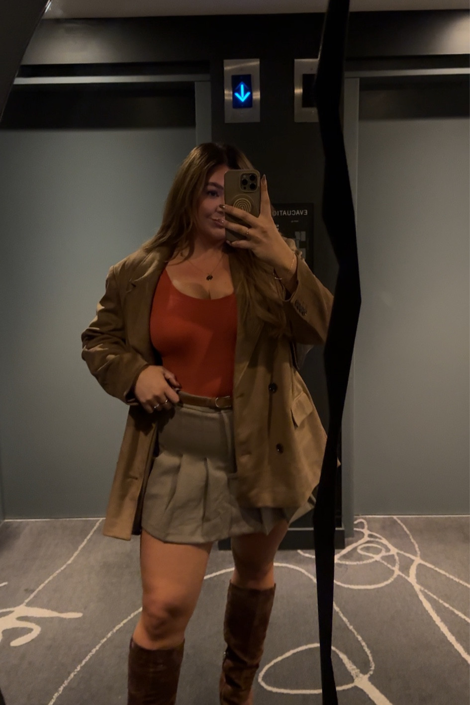 wearing 1x in the bodysuit and xl in skirt and blazer :) perfect hot fall fit!

#LTKMidsize #LTKStyleTip