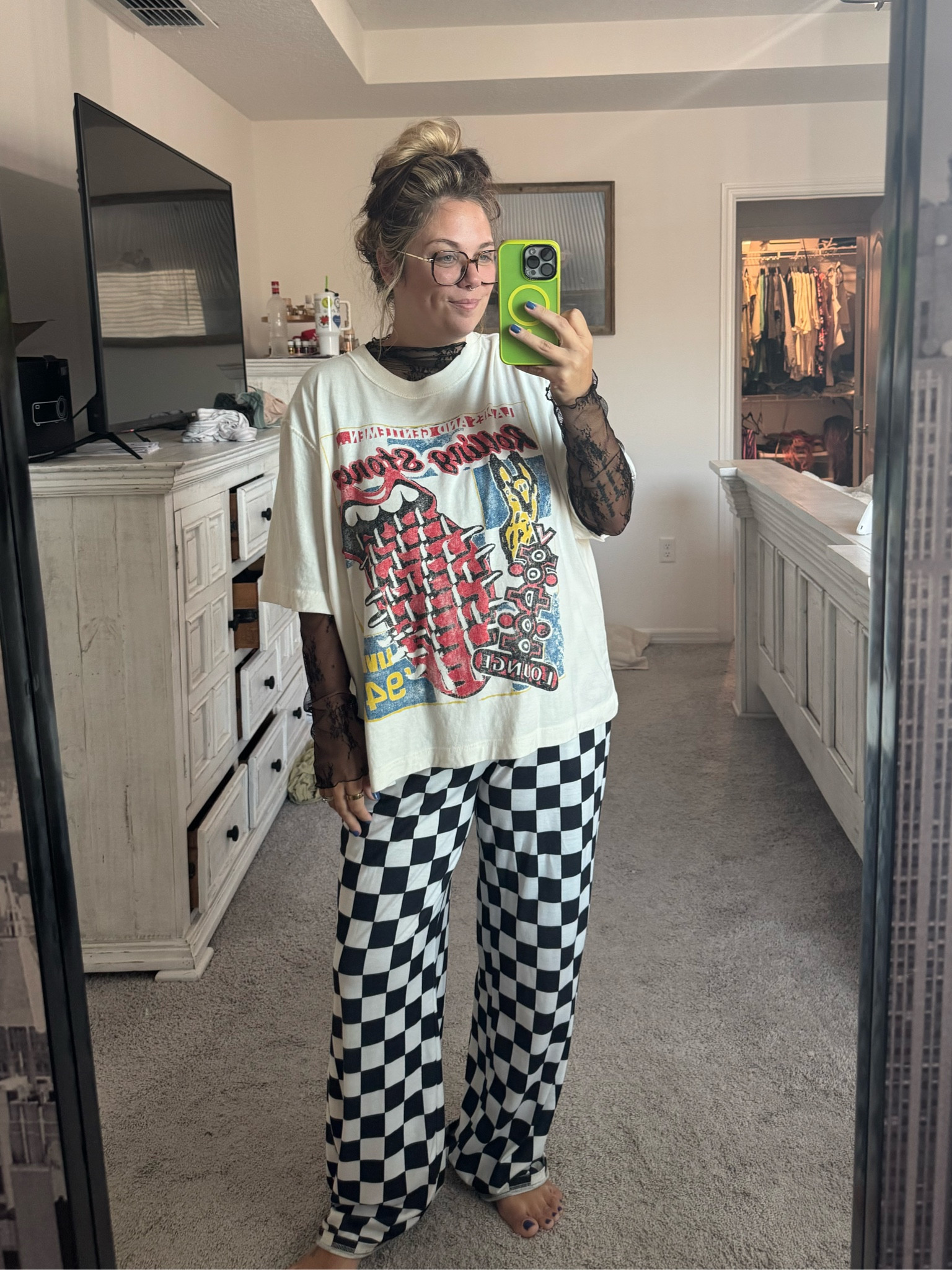 The checkered tumbler is the same one I have but it’s out of stock in black and white. Also the checkered bag is the same one I have without the pins because the one I have with the pins is out of stock  