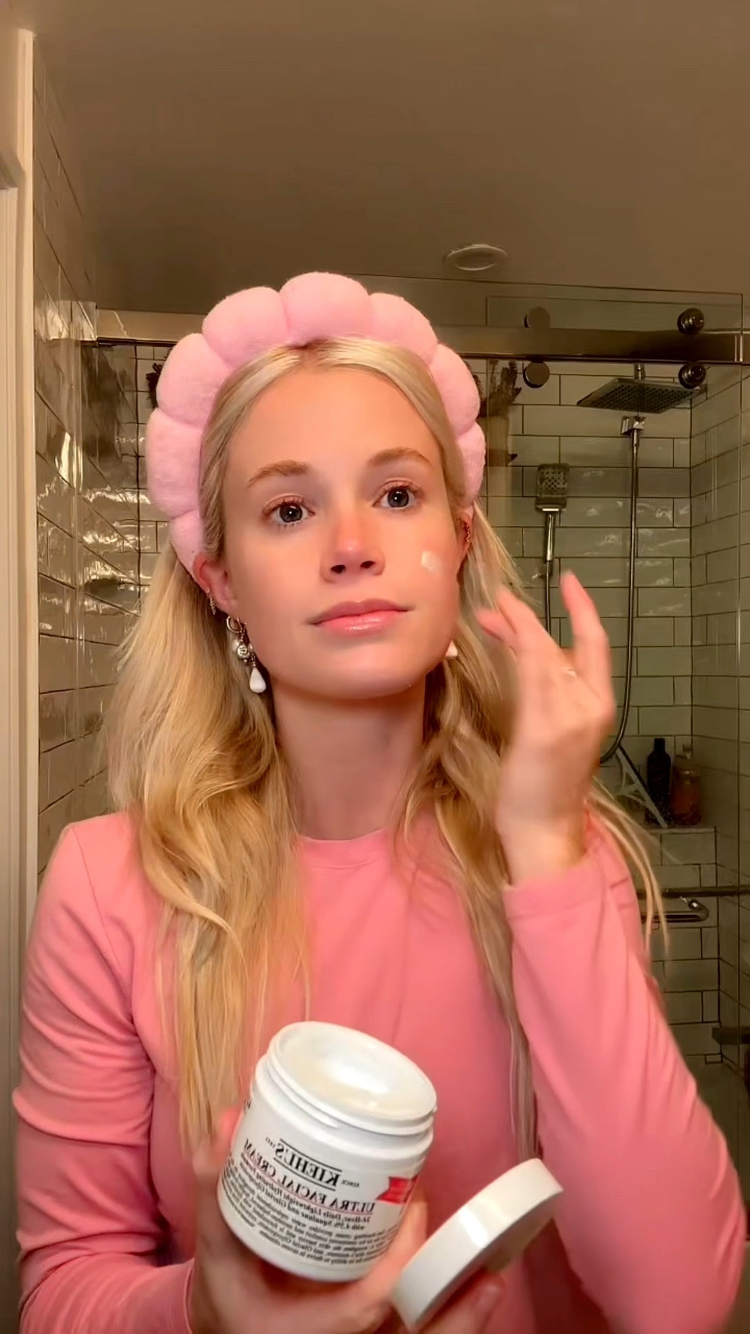 GRWM makeup and skincare 💕🫶🏻

#LTKHoliday #LTKmorningroutine #LTKgrwm