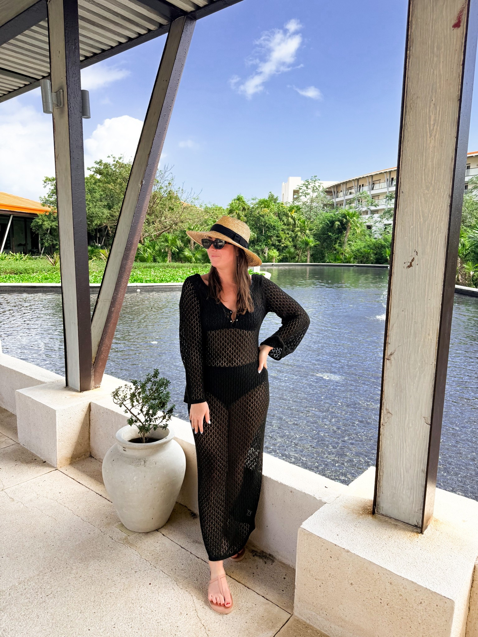 Amazon beach coverup! Such great quality 


Vacation looks
Amazon vacation
Spring break outfits
Spring break packing
Vacation dresses 