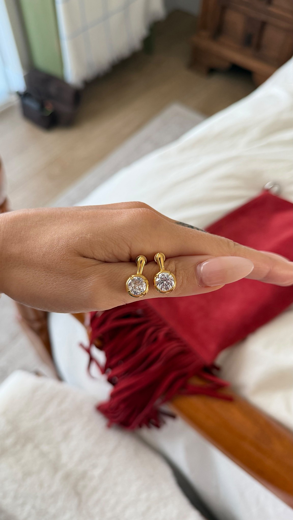 Bezel earrings! So gorgeous and chic ! Size medium 

#LTKValentine #LTKU #LTKgrwm