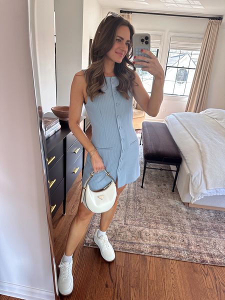 This dress just screams spring! I love that you can dress it down with sneakers or dress up with heels. I'm wearing a size S. Sneakers fit TTS!  