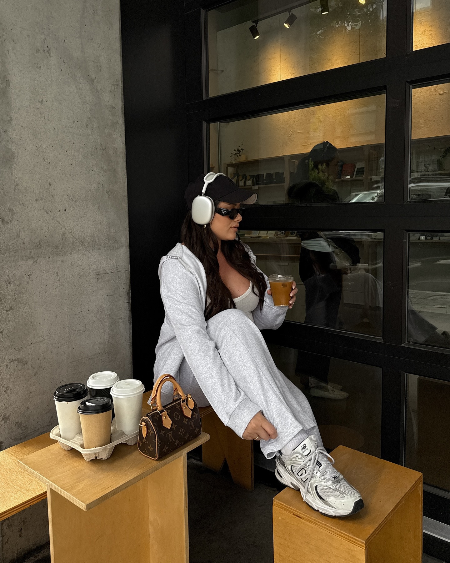 Monday morning coffee run ☕️🖤 

#lilysilkpartner #lilysilk #silkerry #beyondterry 

#LTKStyleTip #LTKTravel #LTKSeasonal