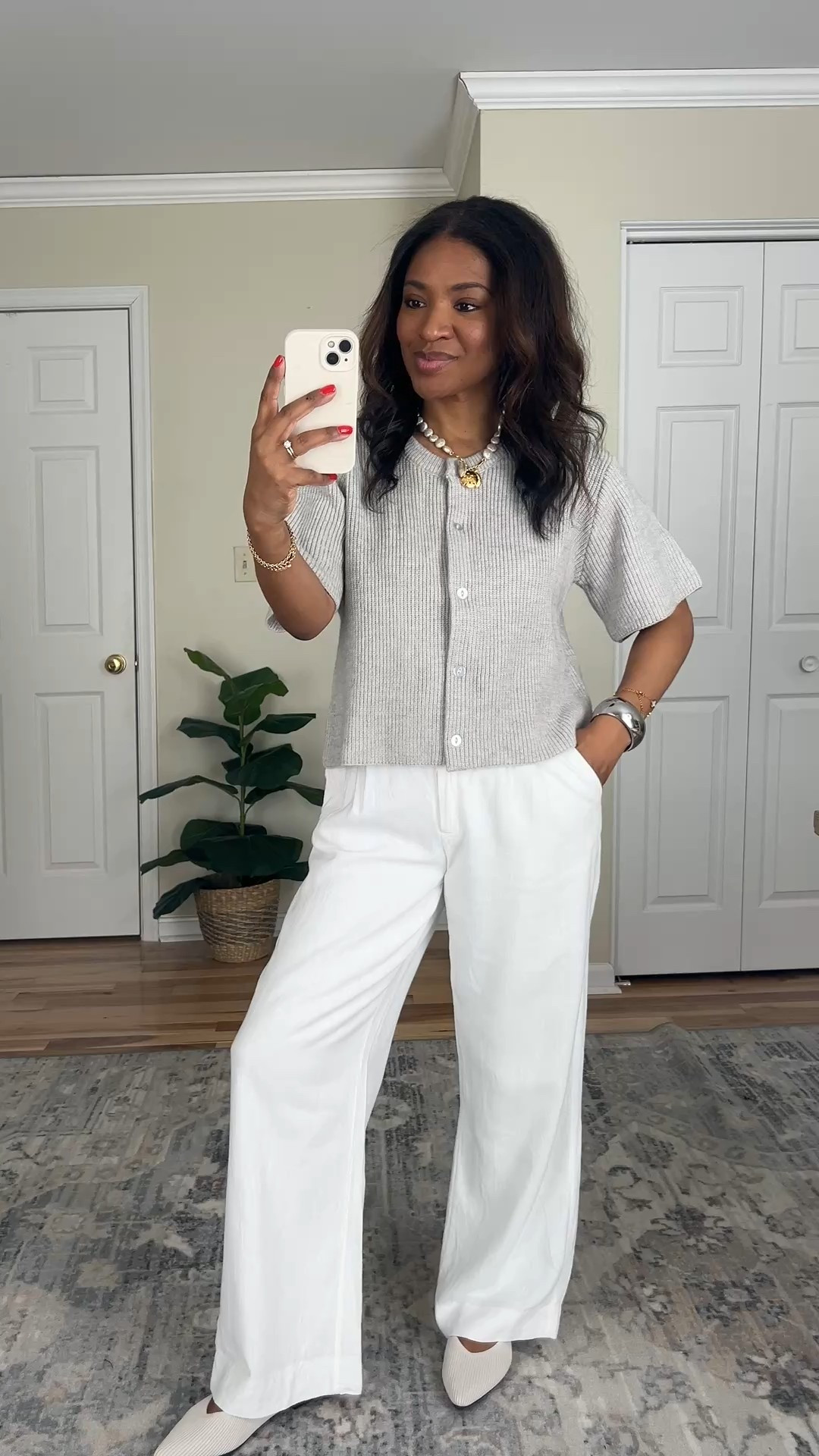 Wearing a medium in the top. Linen pants are a size 27/4

#ltkootd #ltkover40
