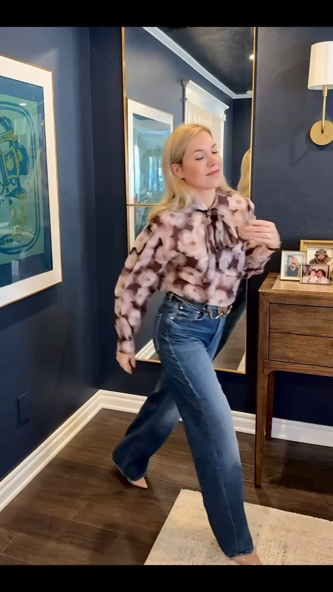 This floral top is so cute and a little cropped BUT perfect for tucking in.


Mother jeans 
Fall outfit 
Chloe belt 

#LTKItBag #LTKStyleTip 

#LTKFindsUnder100 

#LTKSaleAlert #LTKootd #LTKSeasonal