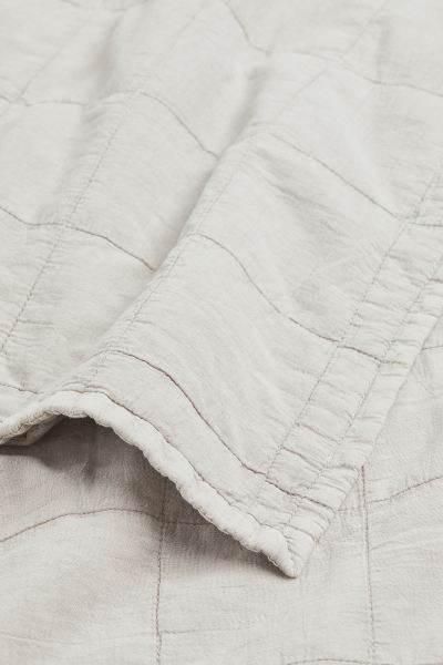 Quilted bedspread | H&M (UK, MY, IN, SG, PH, TW, HK)