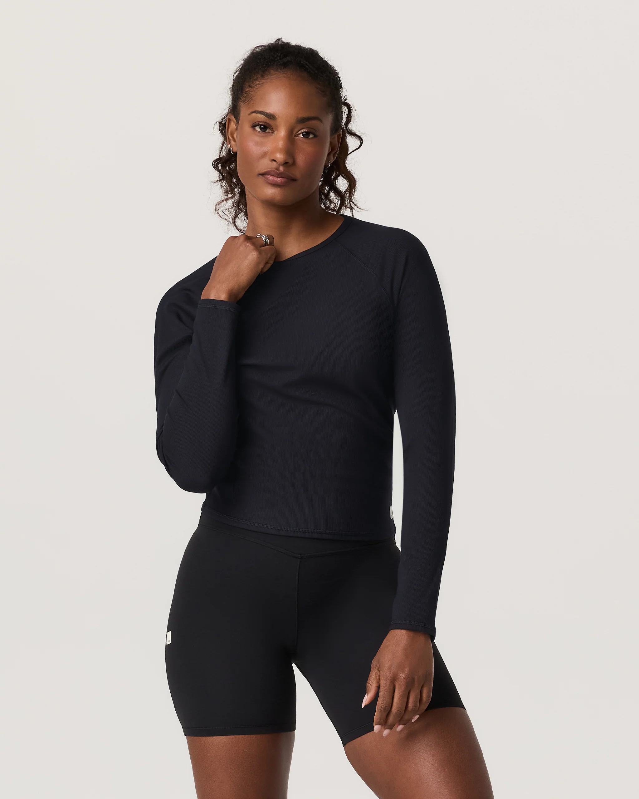 Long Sleeve Pose Crew | Women's Black Crewneck Top | Vuori | Vuori Clothing (US & Canada)