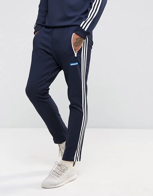 adidas Originals – Osaka Tennoji – Marineblaue Trainings-Jogginghose BS4683 | Asos DE