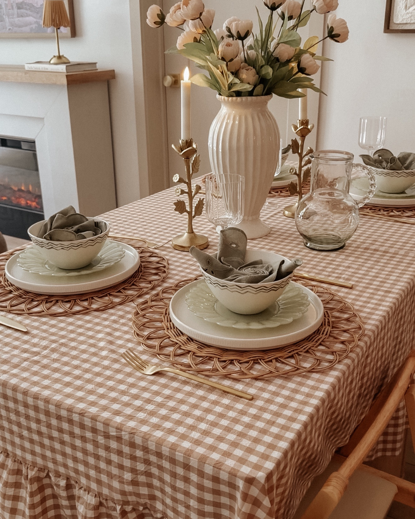 Spring Tablescape 

#LTKHome #LTKSeasonal