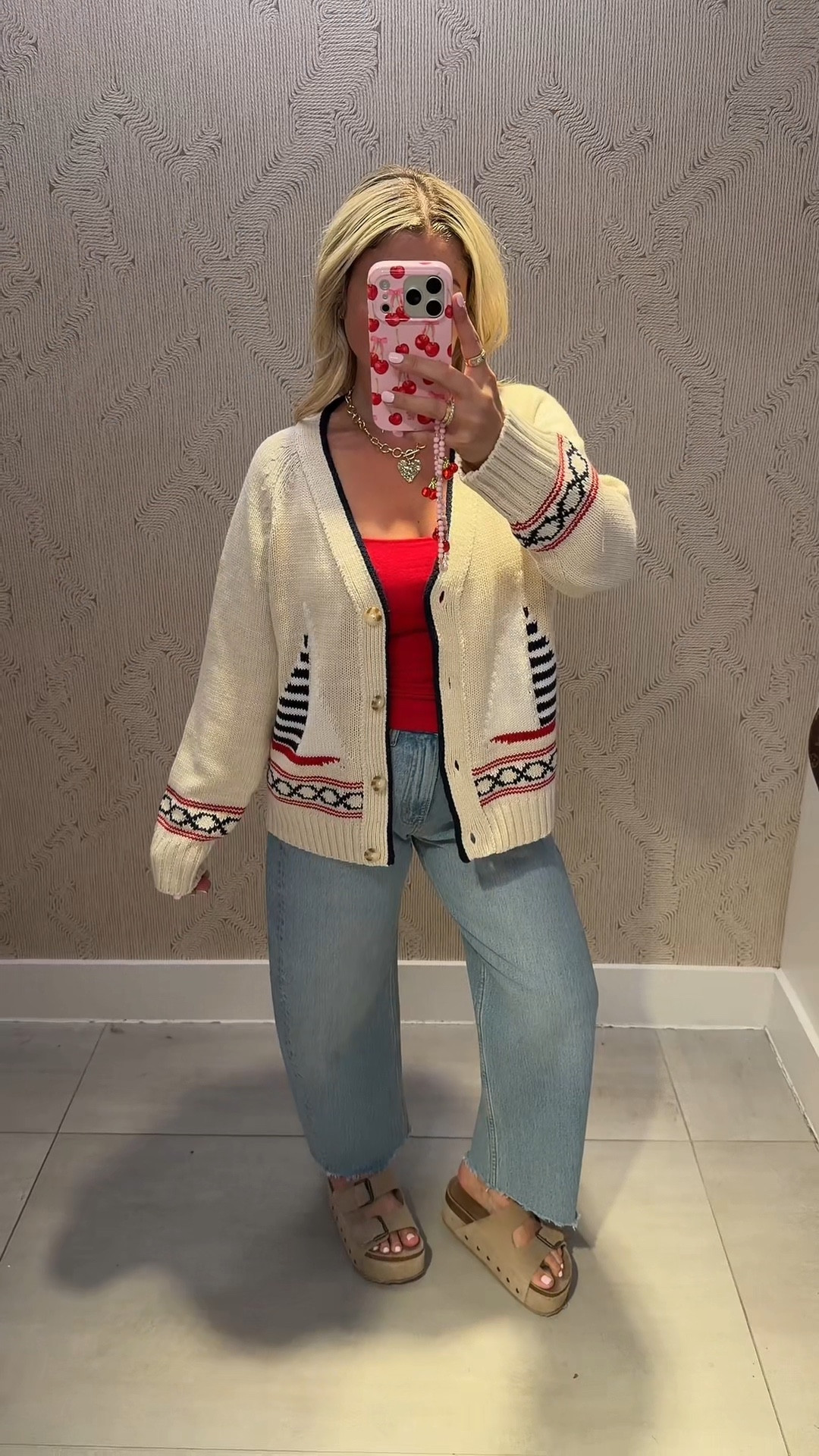 @abercrombie outfit idea
Cardigan xs
Bra free tank small
Barrel jeans 27 short
Sandals tts
