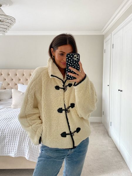 Keeping cosy 🤍

I’m wearing a size xs, fits oversized 
