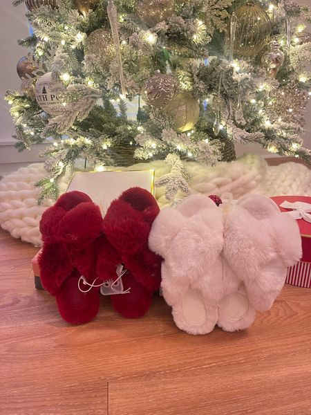 Red or white?

I can’t decide. 

Either way, the coziest slippers  

#LTKHoliday #LTKshoecrush #LTKGiftGuide