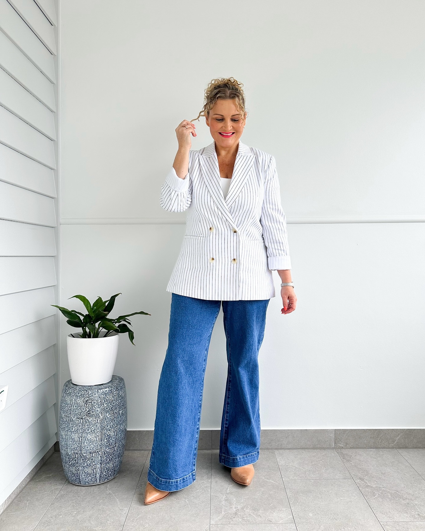 Jeans + a blazer = a classic combo that’s on high wardrobe rotation atm 💙

Blazer is from Commonry (linked below) I’m wearing a size 12
Freya jeans in 90s blue are from Kireina (kindly gifted)



#LTKover50style #LTKaustralia #LTKmidsize