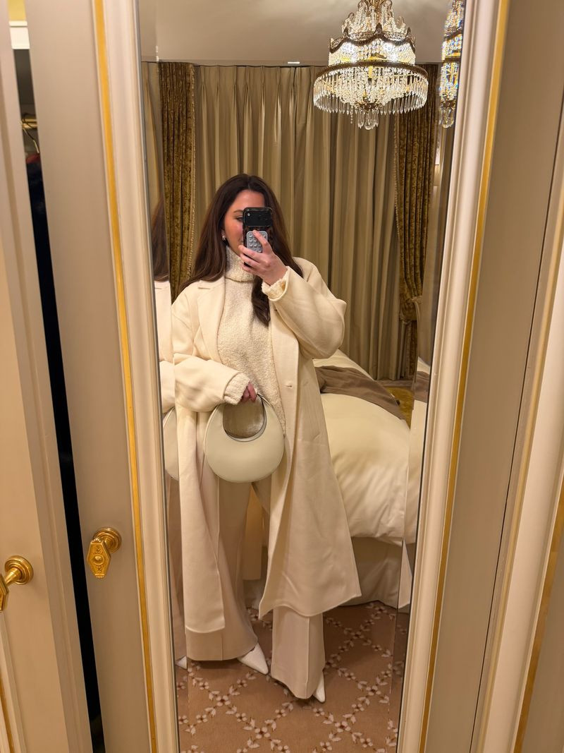 All White Outfit in Paris!

all white outfit l outfit inspo l white coat  

 