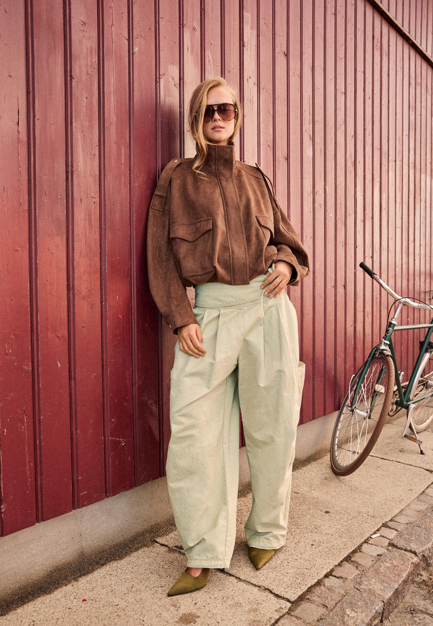 Stradivarius Cargo trousers with waist detail  Beige L | Stradivarius (UK)