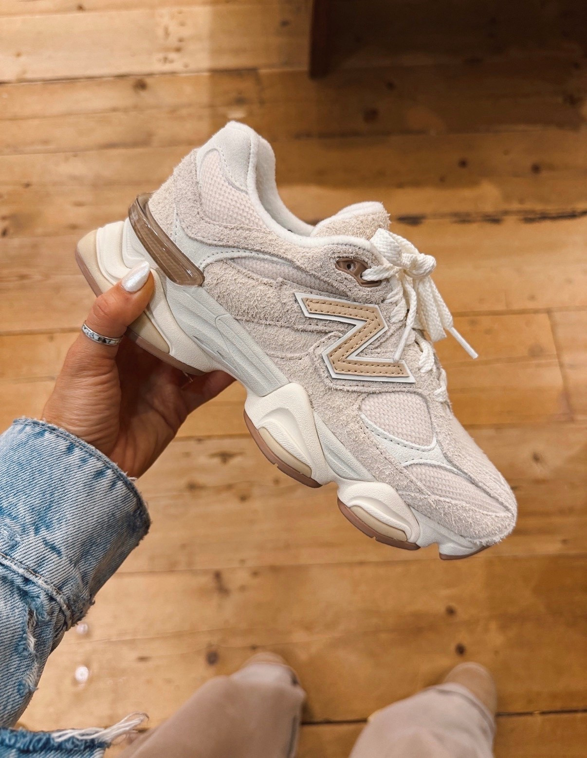 🤍 This new balance shoe is going CRAZY viral. Sizes are almost sold out— 🤍✨🔗

#LTKootd #LTKGiftGuide #LTKHoliday