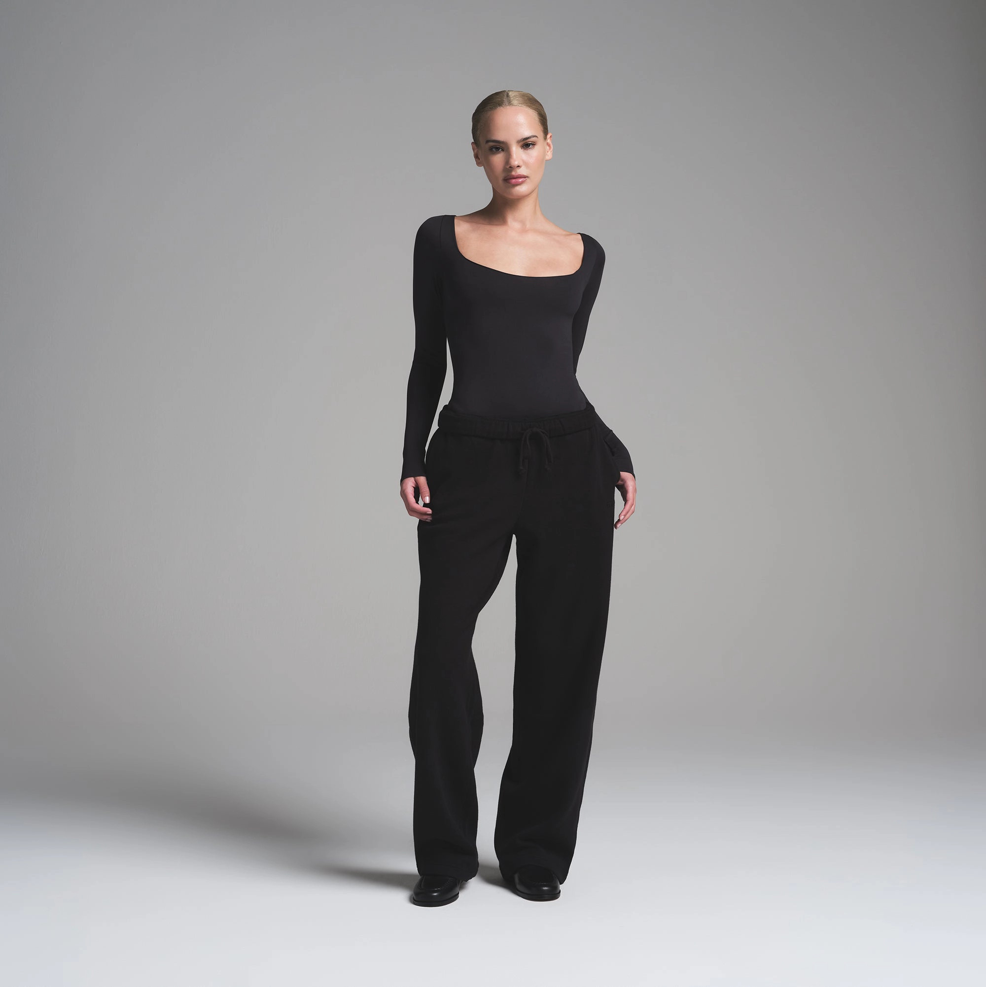 ESSENTIAL LONG SLEEVE SCOOP NECK BODYSUIT | SKIMS (US)