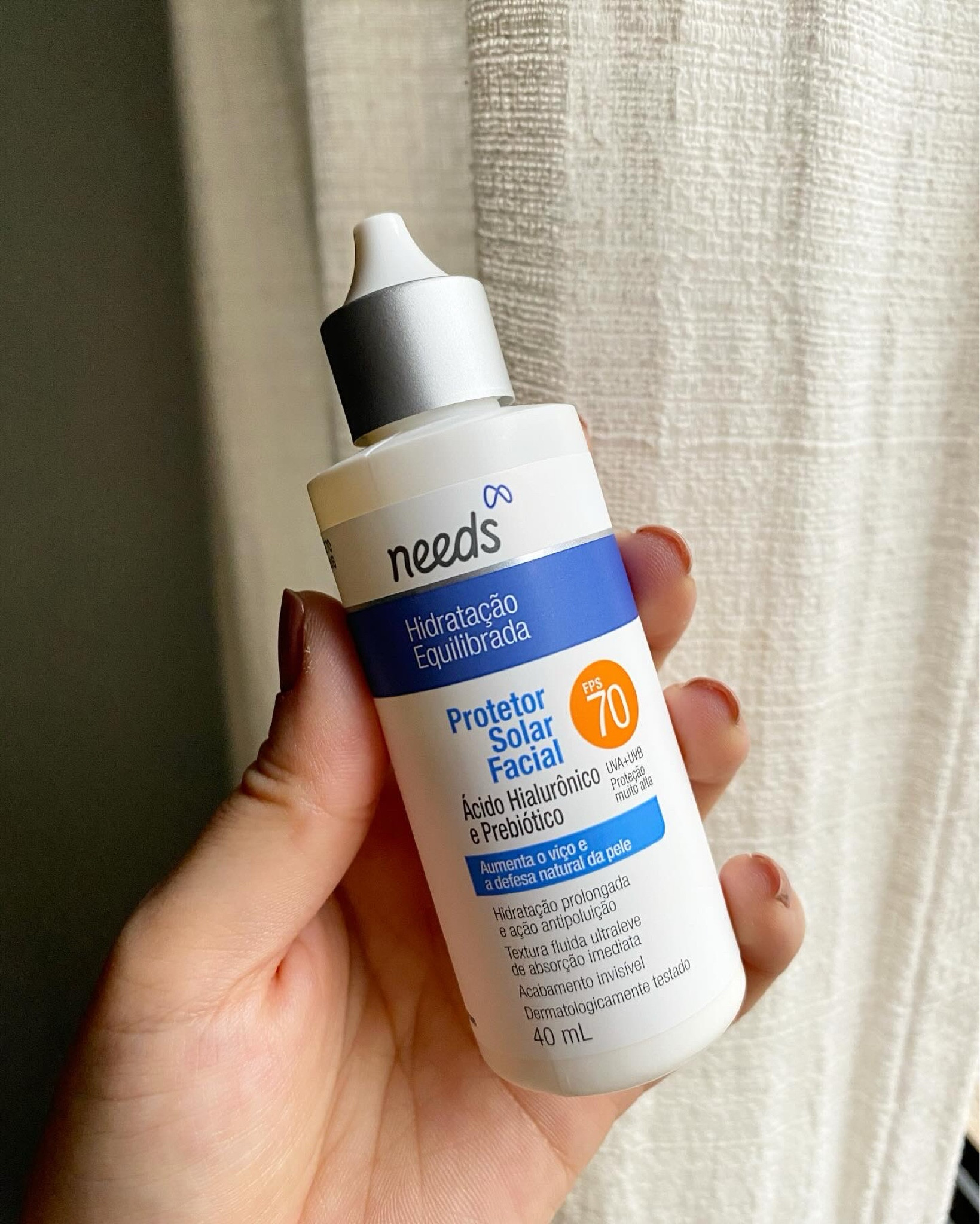 ✨Protetor Solar Facial Needs Hidratação Equilibrada FPS 70 Sem cor - 40ml✨

🌞 Proteção e Hidratação: dois passos essenciais para uma rotina de skincare completa! E o Protetor Solar Facial Needs Hidratação Equilibrada FPS 70 Sem cor - 40ml é o aliado perfeito para ambos. 💧☀️

✔️ Ele tem FPS 70, e oferece uma defesa poderosa contra os raios UVA e UVB, prevenindo danos causados pelo sol.

💦 Sua fórmula é bem leve e não oleosa proporciona uma hidratação equilibrada, sem deixar a pele com sensação pegajosa. 

💁🏻‍♀️ Minha Experiência: Achei a textura suave e leve se espalha facilmente e deixa minha pele com uma sensação fresca e protegida durante todo o dia. Não fica oleoso, e é resistente ao suor. Usei para correr no parque e ele se comportou lindamente na pele, resistindo ao suor e ao calor. É um produto barato que entrega muita qualidade.

Se você está em busca de um protetor solar que ofereça alta proteção e hidratação sem pesar na pele, eu definitivamente recomendo experimentar este produto da Needs. ☀️💦 
#ProtetorSolarNeeds #CuidadosComAPele #SkincareEssencial #ProteçãoeHidratação

#LTKbeauty #LTKsalealert #LTKbrasil