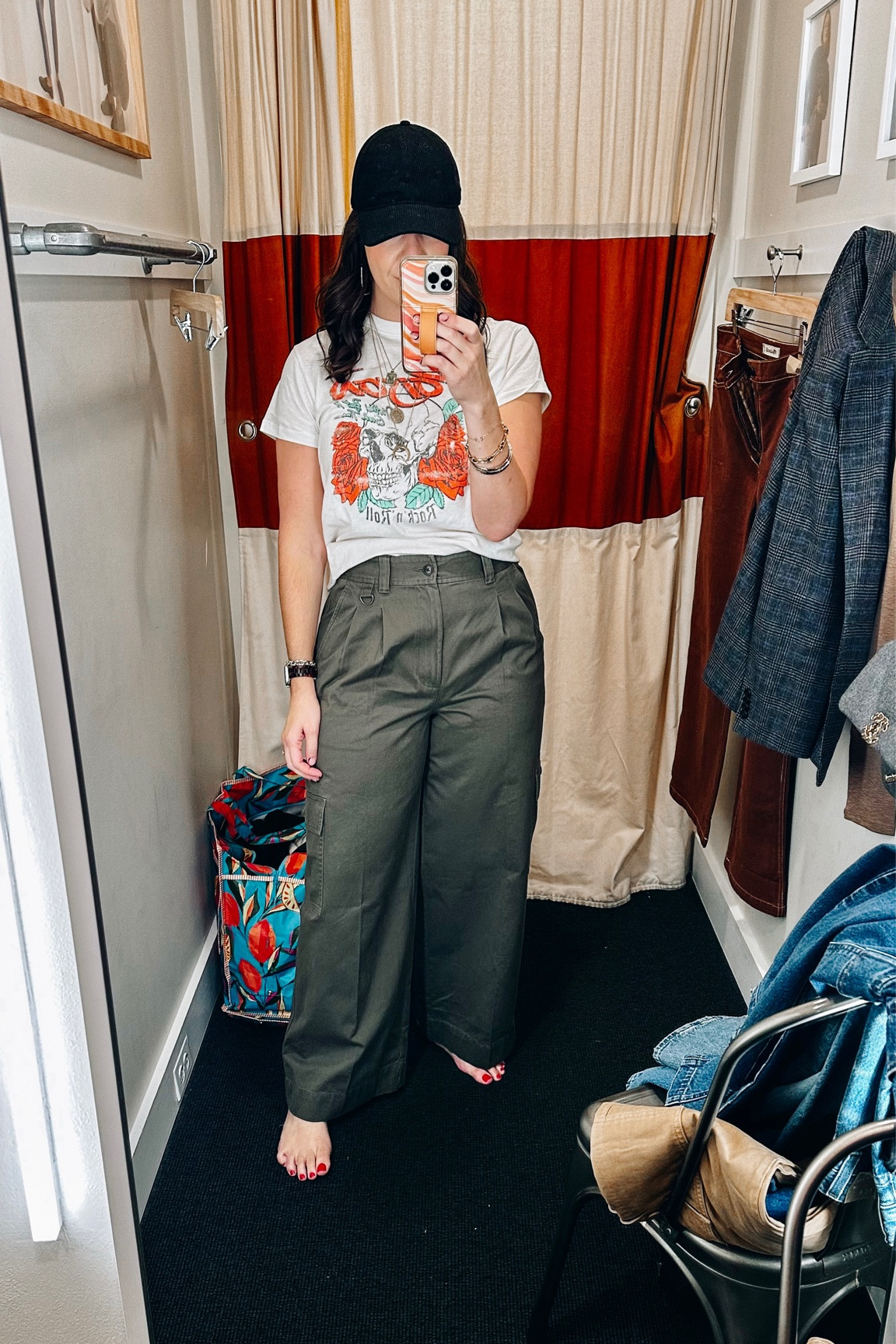 Tee-medium
Wide leg cargo-29

#LTKmidsize #LTKtravel #LTKworkwear