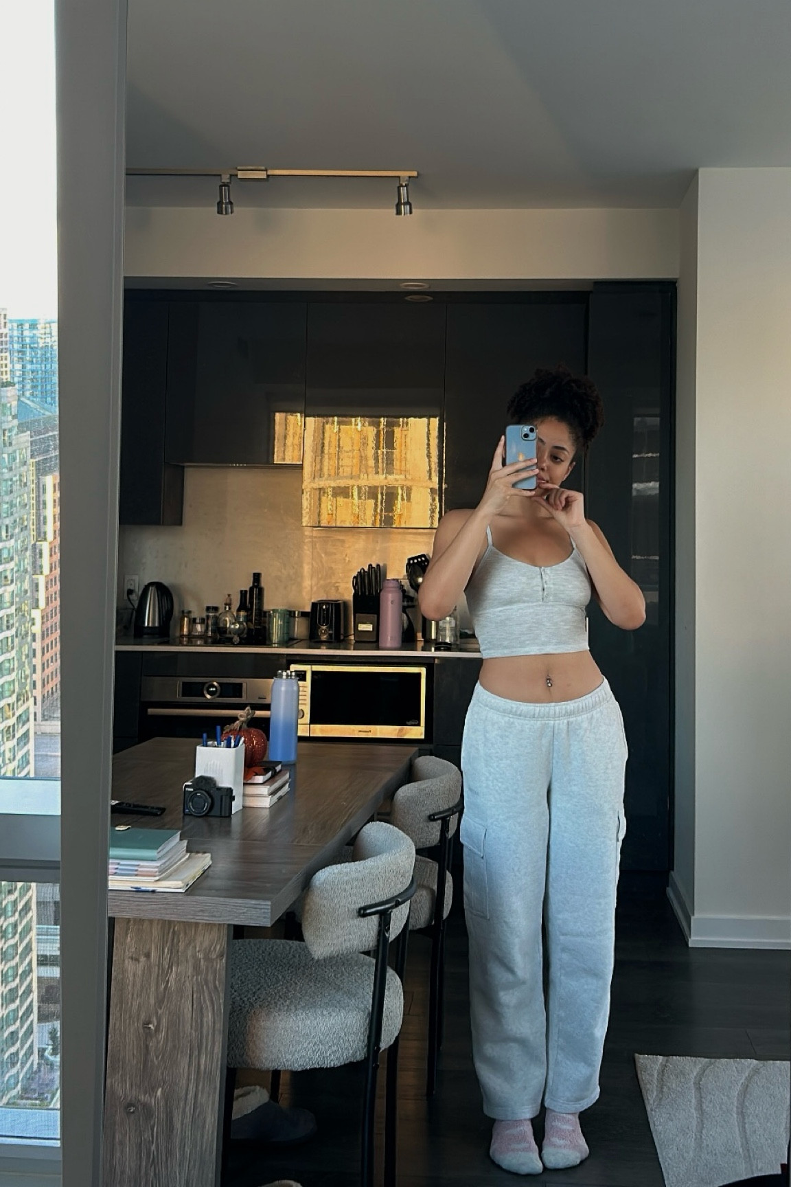 ARITZIA track pants size small

#LTKSeasonal #LTKFindsUnder100 #LTKGiftGuide