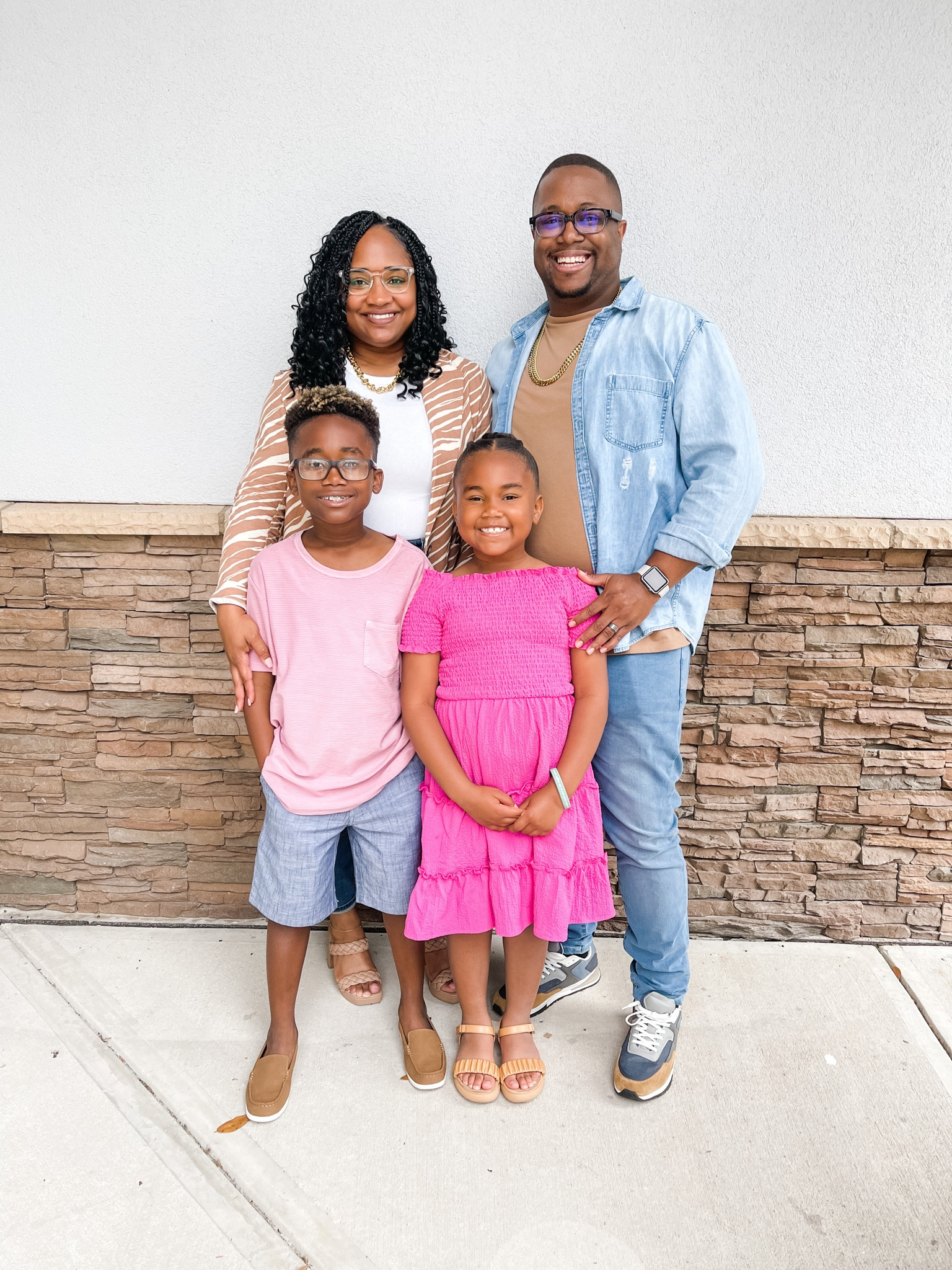 Happy Resurrection Easter Sunday! ❤️✝️

Family style, coordinated family, kids style, kids outfit, Mom style, Dad style, spring style, Easter, Easter outfit, Target Style, Target outfit

#LTKfamily #LTKkids #LTKstyletip