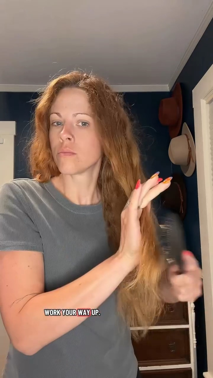 How to dry brush your curls. Take it nice and slow and don’t rip through your hair! #drybrushing #hairstylistsoftiktok #curlyhairtutorial #curlyhead
