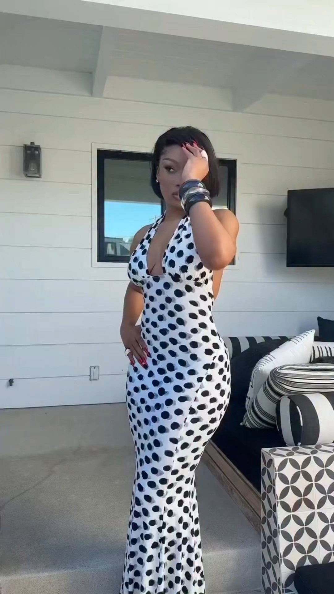 You ask, we answer! @tishaorsymone says, “What is Meg’s dress? 😩”

@theestallion enjoyed a date night with #KlayThompson wearing a $425 black-and-white polka dot halter gown by @normakamali. Hot! Or Hmm..?

📸: IG/Reproduction

#MeganTheeStallionFBD #megantheestallion #megantheestallionstyle