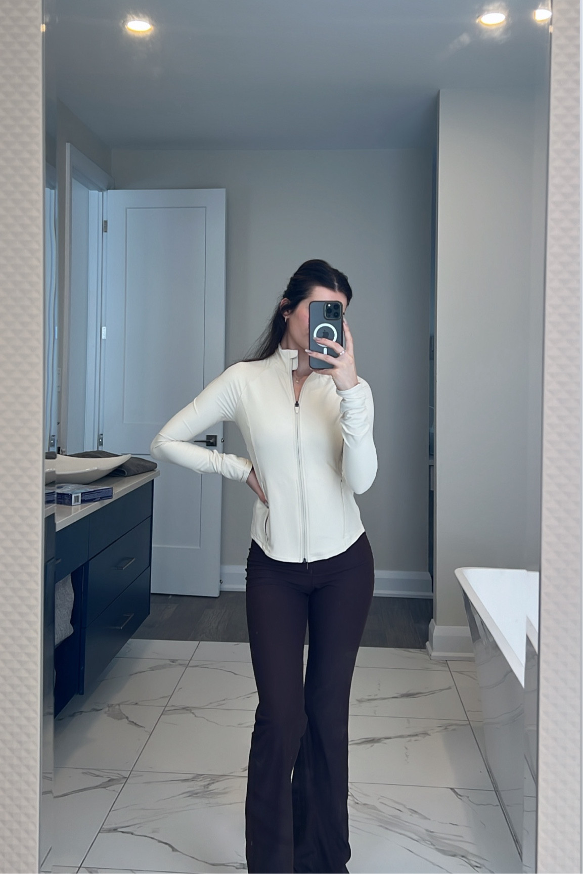 comfiest yoga mom fit 🫡 size down in the leggings !

#LTKFindsUnder50 #LTKFindsUnder100 #LTKSaleAlert