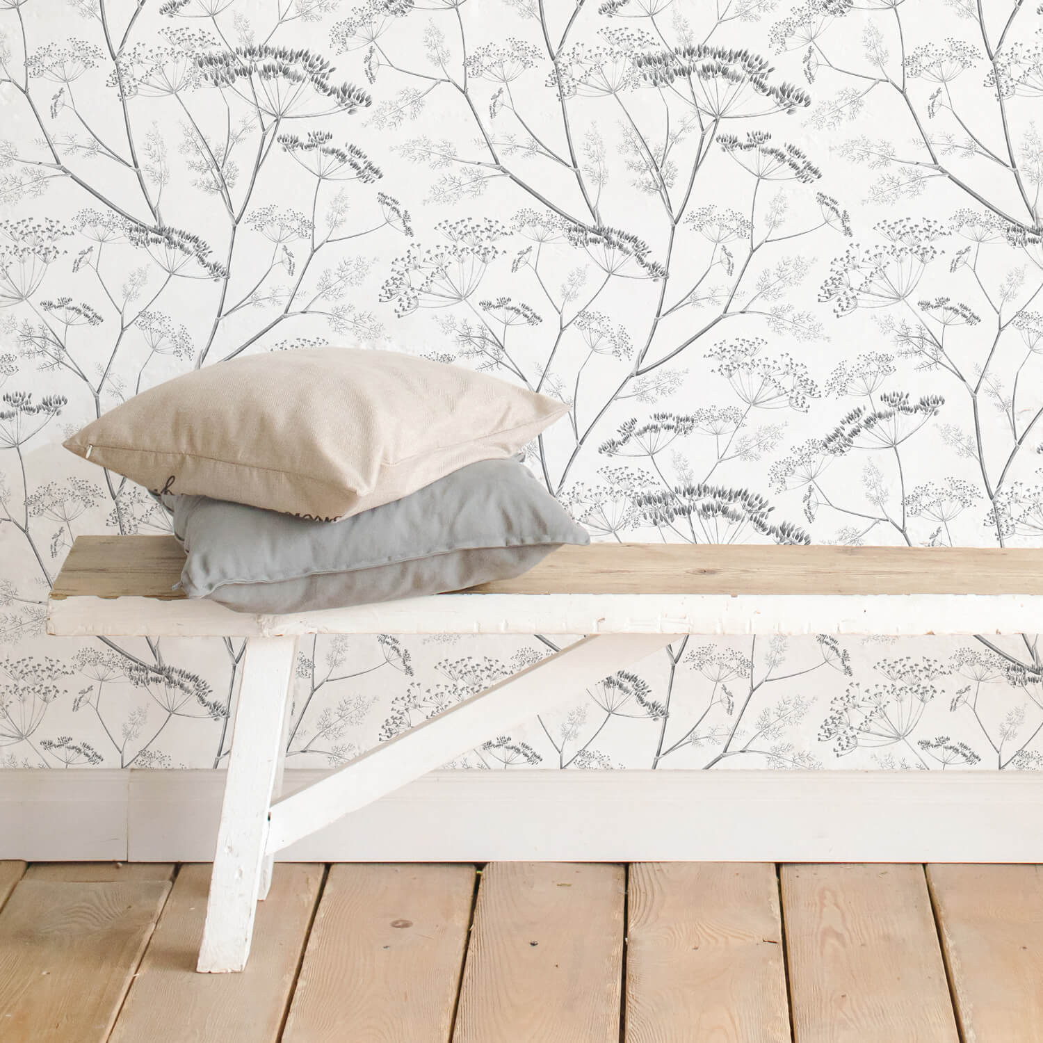 Grey botanical wildflower wallpaper | Livettes Wallpaper