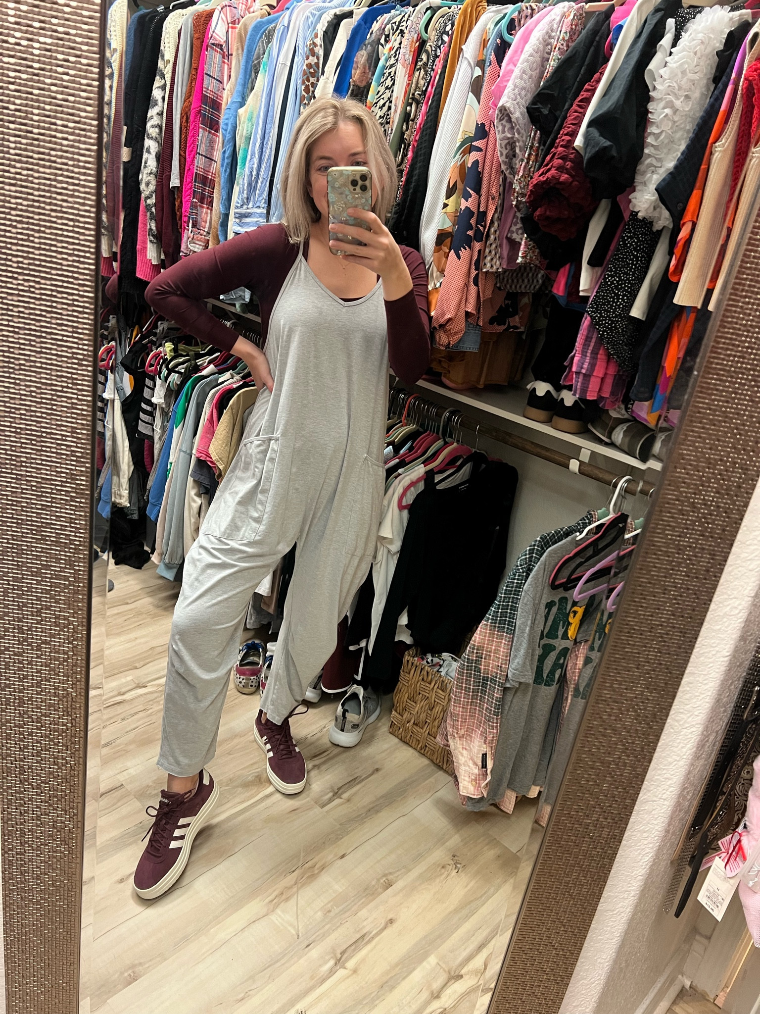 The perfect throw on and go busy mom outfit but still looking put together!! So comfy as well!! 

Mom outfit 
Dupes 
Amazon outfit 
Amazon finds 
Amazon fashion 


#LTKStyleTip #LTKFindsUnder50