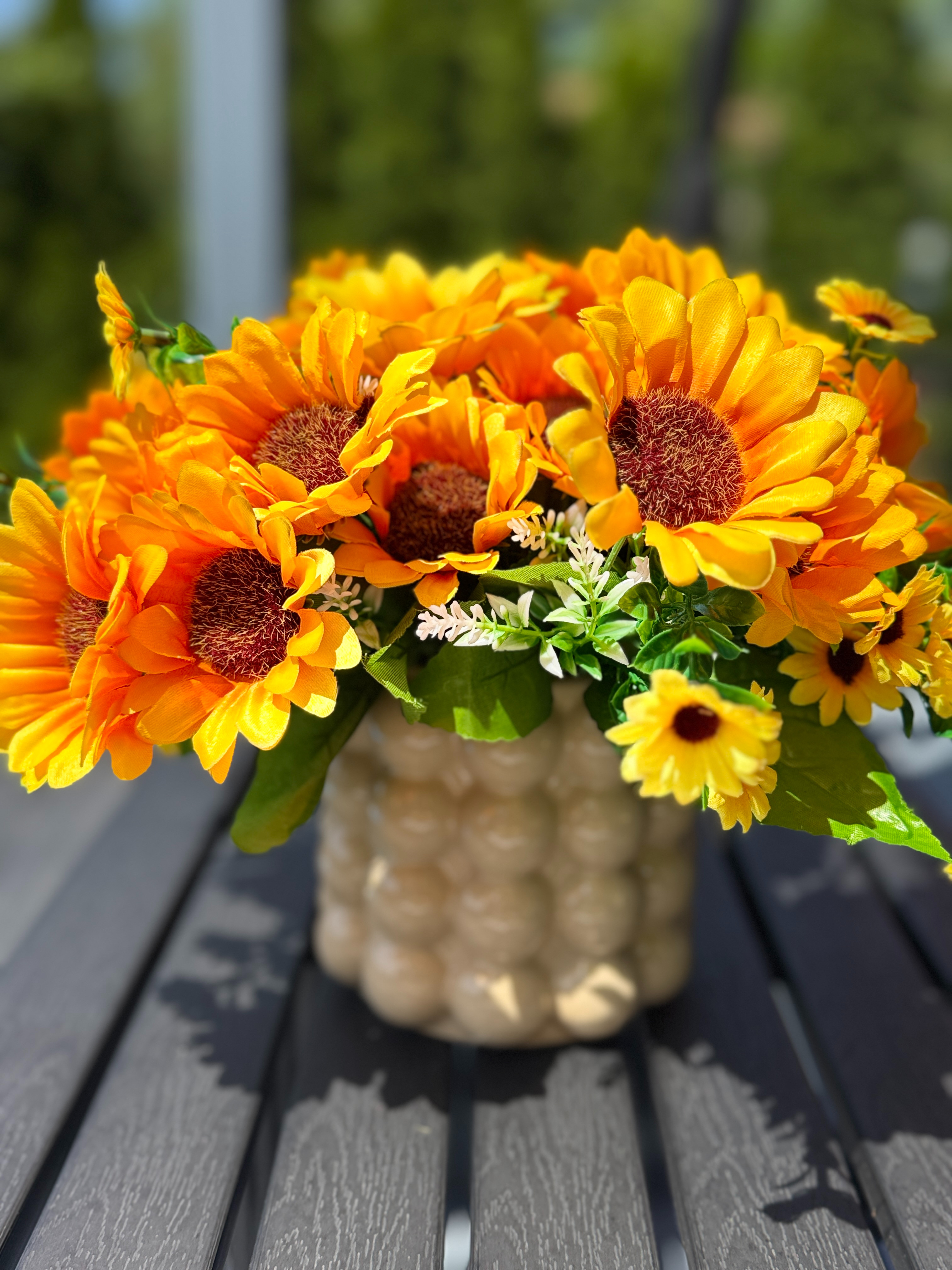 Bubble Vase + Sunflower Stems – Summer Table Decor

#ad This post contains affiliate links, which means I may earn a small commission if you make a purchase through my links.

This combo instantly brightened up our outdoor table. The bubble vase adds texture, and the sunflower stems bring in the perfect pop of summer color. Such an easy way to make a space feel cheerful and styled without doing too much — works just as well indoors too. 

 #LTKSeasonal #LTKHome
